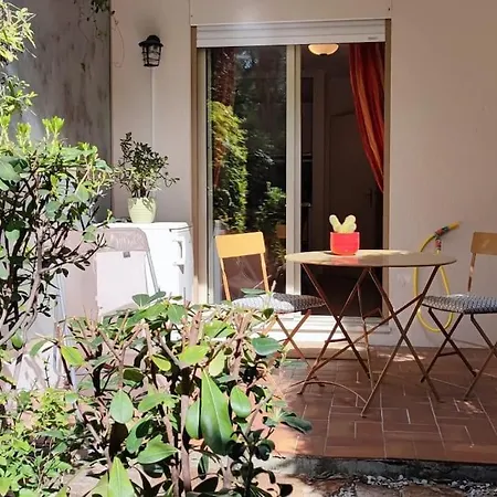 Апартаменты Ratti - Avec Jardin Au Coeur De